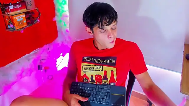 Snapshot of LilOwen_ chatting on 09.26.25 LilOwen  online show from 09.26.25