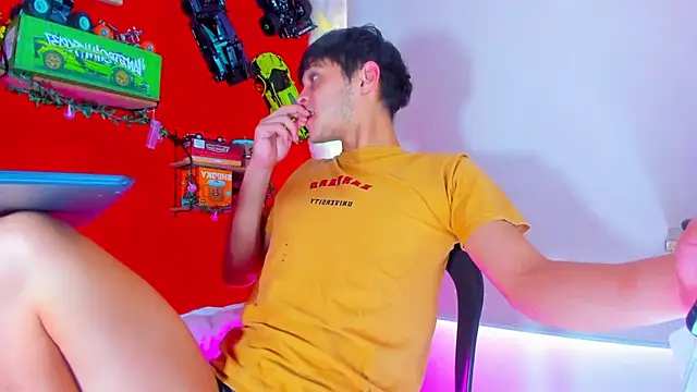 Snapshot of LilOwen_ chatting on 09.29.25 LilOwen  online show from 09.29.25