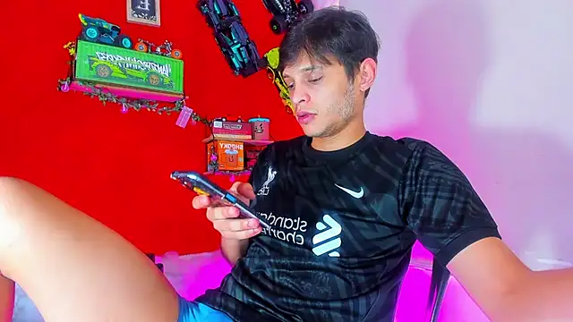 Snapshot of LilOwen_ chatting on 09.30.25 LilOwen  online show from 09.30.25