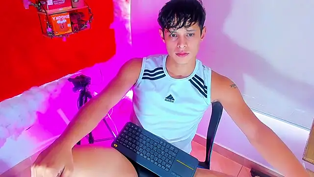 Snapshot of LilOwen_ chatting on 10.01.25 LilOwen  online show from 10.01.25