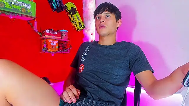 Snapshot of LilOwen_ chatting on 10.02.25 LilOwen  online show from 10.02.25