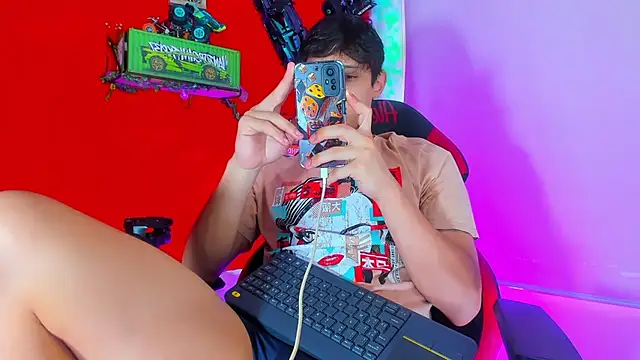 Snapshot of LilOwen_ chatting on 10.13.25 LilOwen  online show from 10.13.25