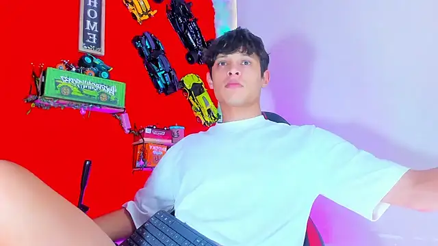 Snapshot of LilOwen_ chatting on 10.15.25 LilOwen  online show from 10.15.25