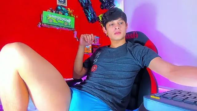 Snapshot of LilOwen_ chatting on 10.17.25 LilOwen  online show from 10.17.25