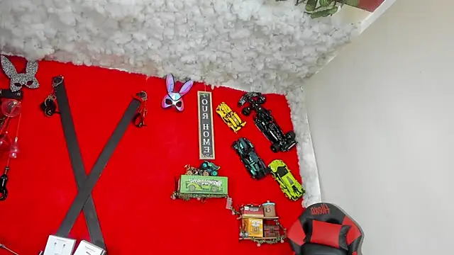 Snapshot of LilOwen_ chatting on 10.18.25 LilOwen  online show from 10.18.25