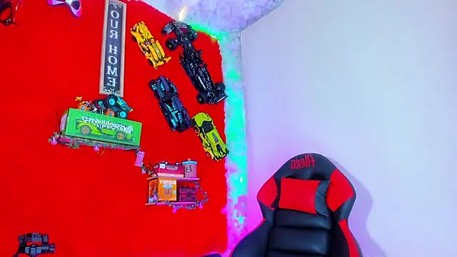 Snapshot of LilOwen_ chatting on 10.21.25 LilOwen  online show from 10.21.25