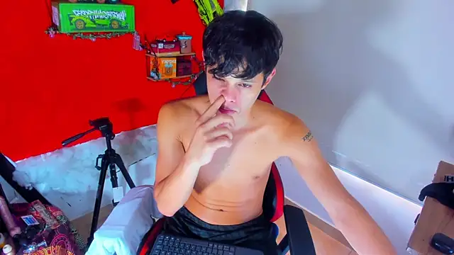 Snapshot of LilOwen_ chatting on 10.22.25 LilOwen  online show from 10.22.25