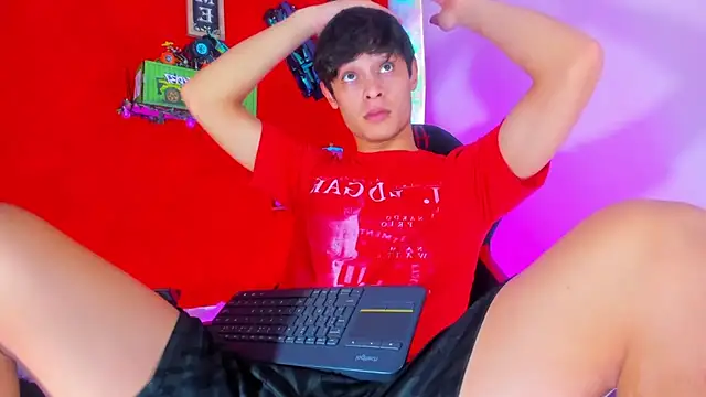 Snapshot of LilOwen_ chatting on 10.25.25 LilOwen  online show from 10.25.25