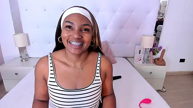 Isla Scott online show from 11.14.25