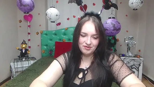 IsabelBlackberry online show from 10.31.25