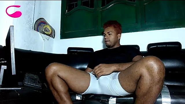 Snapshot of Deleon1995 chatting on 02.24.25 Deleon1995 online show from 02.24.25