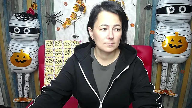 Snapshot of MarieSho chatting on 11.04.25 MarieSho online show from 11.04.25