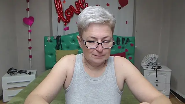 EmiliaGree online show from 10.18.25