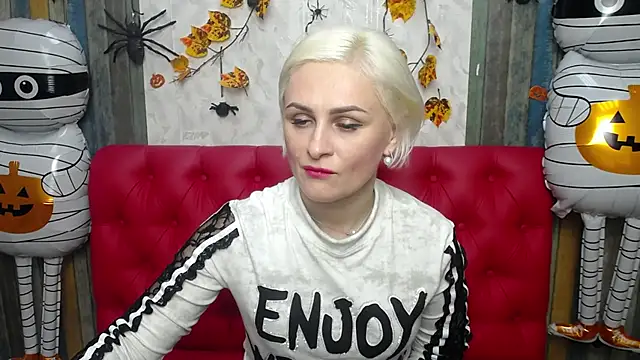 OliviaHorst online show from 10.26.25