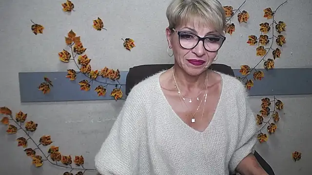 Snapshot of EllaBonito chatting on 12.08.24 EllaBonito online show from 12.08.24
