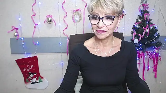 Snapshot of EllaBonito chatting on 12.19.24 EllaBonito online show from 12.19.24
