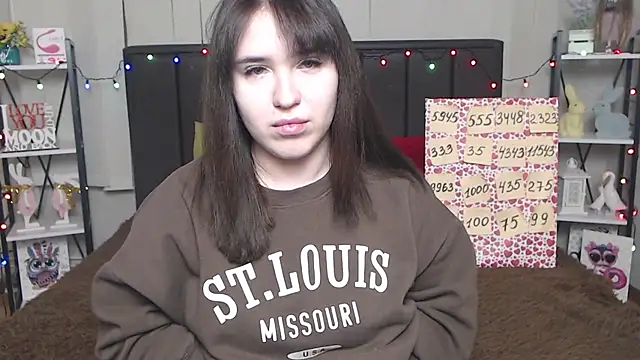Snapshot of LauraHlot chatting on 02.01.25 LauraHlot online show from 02.01.25