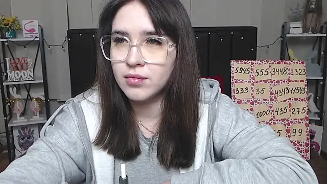 Snapshot of LauraHlot chatting on 02.02.25 LauraHlot online show from 02.02.25