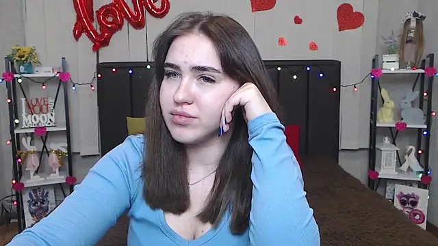 Snapshot of LauraHlot chatting on 02.12.25 LauraHlot online show from 02.12.25