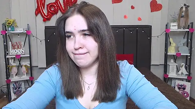 Snapshot of LauraHlot chatting on 02.13.25 LauraHlot online show from 02.13.25