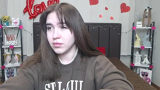 Snapshot of LauraHlot chatting on 02.14.25 LauraHlot online show from 02.14.25