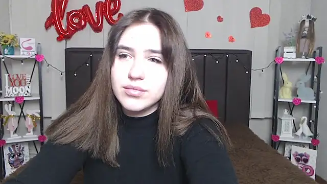 Snapshot of LauraHlot chatting on 02.15.25 LauraHlot online show from 02.15.25