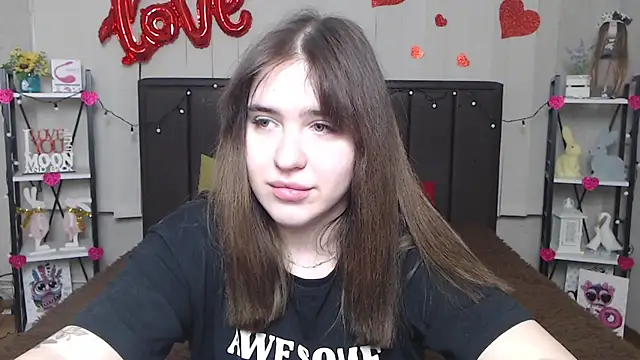 Snapshot of LauraHlot chatting on 02.17.25 LauraHlot online show from 02.17.25