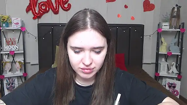Snapshot of LauraHlot chatting on 02.18.25 LauraHlot online show from 02.18.25