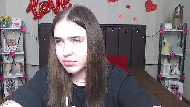 Snapshot of LauraHlot chatting on 02.18.25 LauraHlot online show from 02.18.25