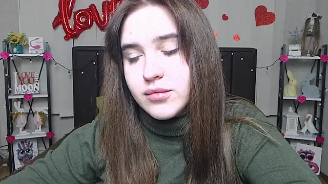 Snapshot of LauraHlot chatting on 02.21.25 LauraHlot online show from 02.21.25