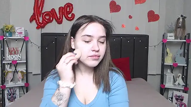Snapshot of LauraHlot chatting on 02.26.25 LauraHlot online show from 02.26.25