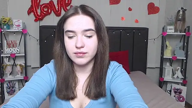 Snapshot of LauraHlot chatting on 02.27.25 LauraHlot online show from 02.27.25