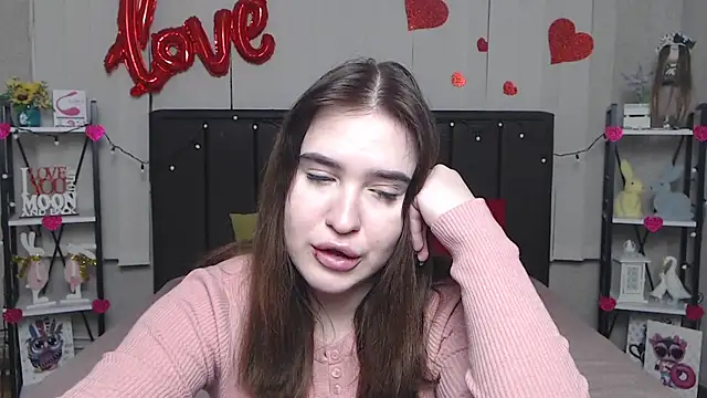 Snapshot of LauraHlot chatting on 03.04.25 LauraHlot online show from 03.04.25
