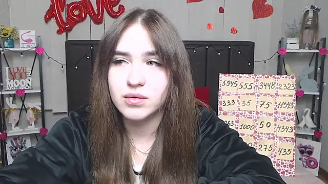 Snapshot of LauraHlot chatting on 03.17.25 LauraHlot online show from 03.17.25
