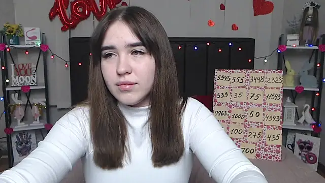 Snapshot of LauraHlot chatting on 03.18.25 LauraHlot online show from 03.18.25