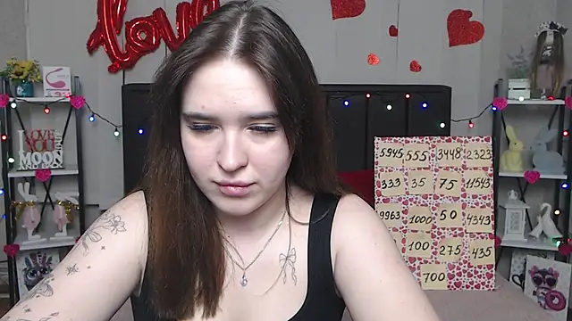 Snapshot of LauraHlot chatting on 03.19.25 LauraHlot online show from 03.19.25
