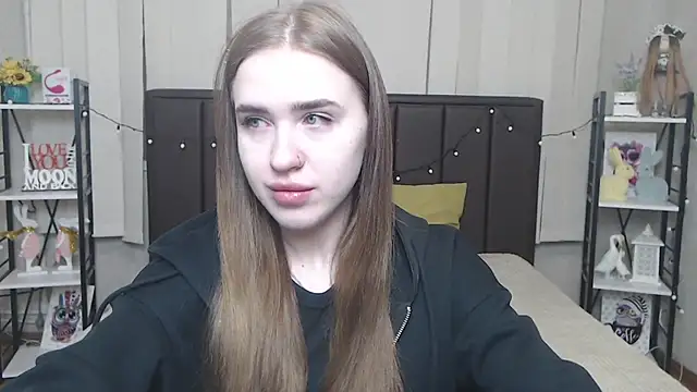 LauraHlot online show from 10.18.25