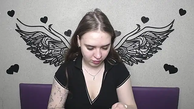 LauraHlot online show from 04.17.26