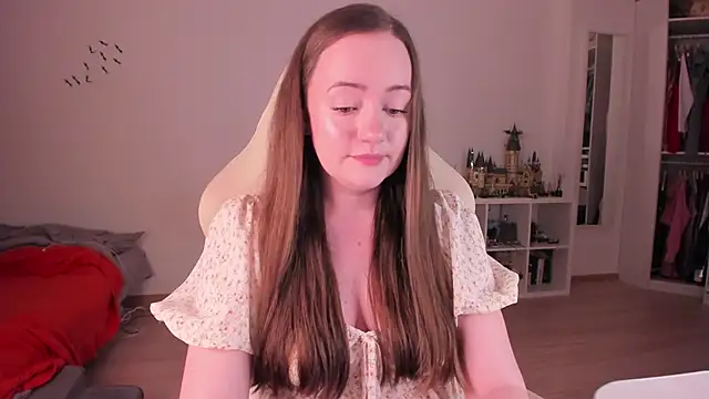 Snapshot of WalkingGirl chatting on 11.12.25 WalkingGirl online show from 11.12.25