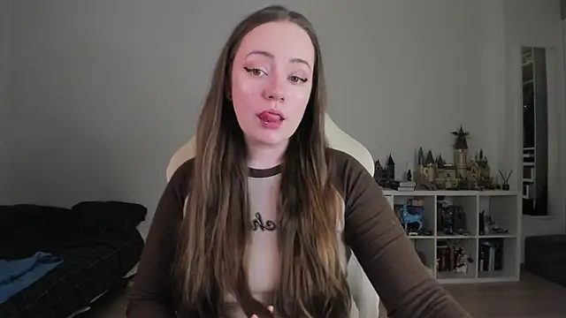 Snapshot of WalkingGirl chatting on 02.11.26 WalkingGirl online show from 02.11.26