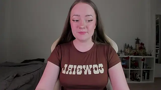 Snapshot of WalkingGirl chatting on 02.17.26 WalkingGirl online show from 02.17.26