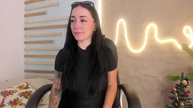 Snapshot of Sofia__rivera chatting on 12.15.24 Sofia rivera online show from 12.15.24