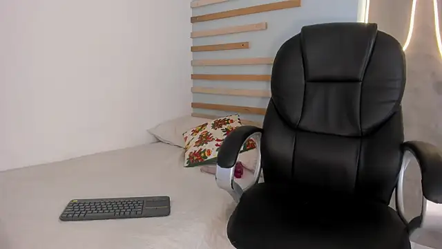 Snapshot of Sofia__rivera chatting on 12.16.24 Sofia rivera online show from 12.16.24