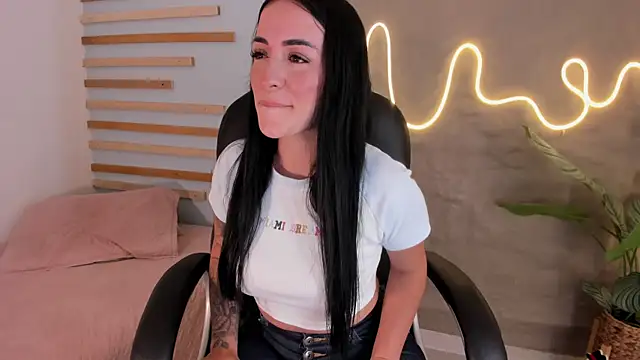 Snapshot of Sofia__rivera chatting on 12.19.24 Sofia rivera online show from 12.19.24