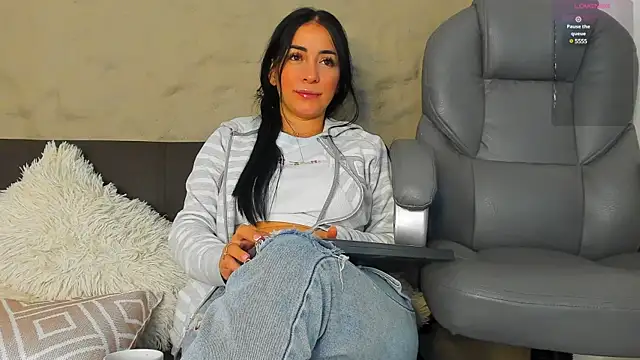 Snapshot of Sofia__rivera chatting on 12.31.24 Sofia rivera online show from 12.31.24