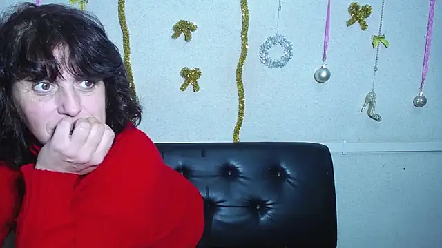 LuciaMii online show from 12.28.24