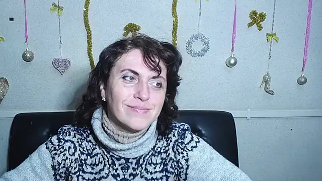 LuciaMii online show from 12.29.24