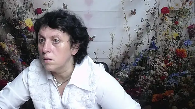 LuciaMii online show from 09.16.25