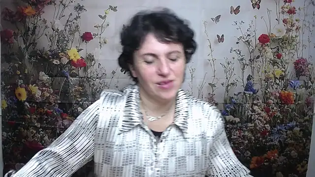 LuciaMii online show from 09.22.25