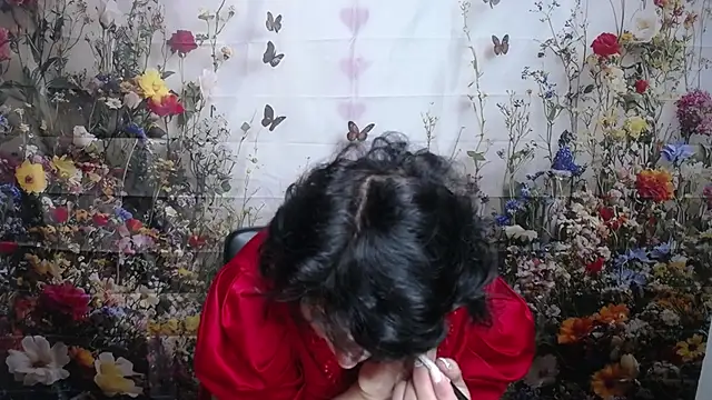 LuciaMii online show from 10.13.25